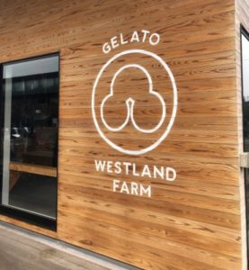 瑞穂町「清水牧場」木部の塗装を施工させて頂きました！